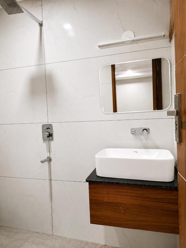 Hotel Glory - image 7