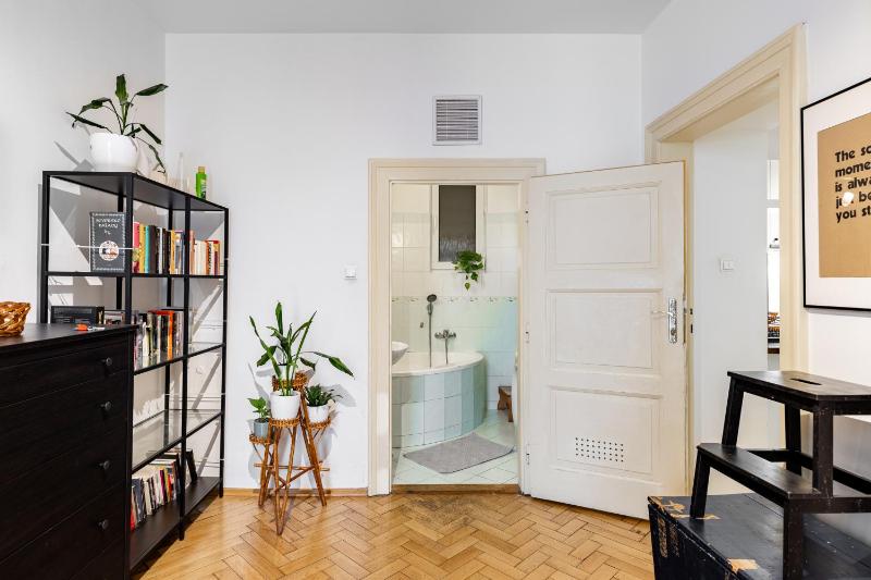 Prime Location Residence Private Parking - image 6