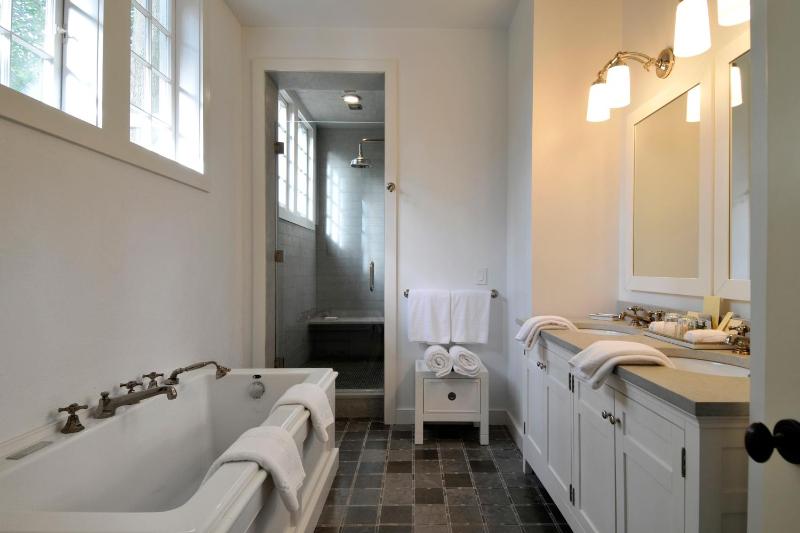Grand King Room image 2
