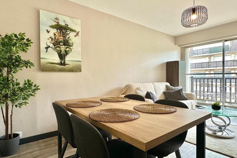 Apartment with balcony in the heart of Deauville - image 4