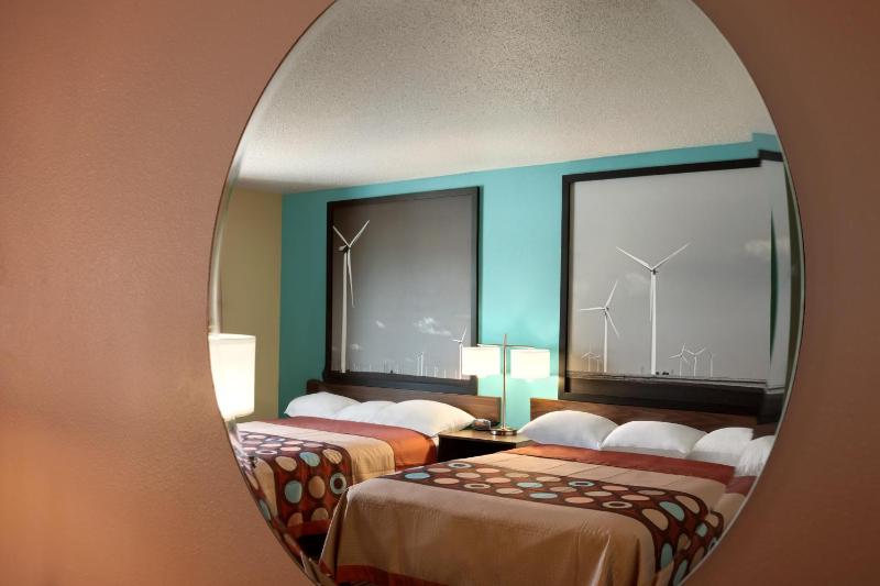 Queen Room with Two Queen Beds - Non-Smoking image 1