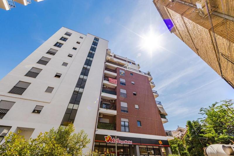 Cozy Apartment Near New Bazaar with free parking - image 16