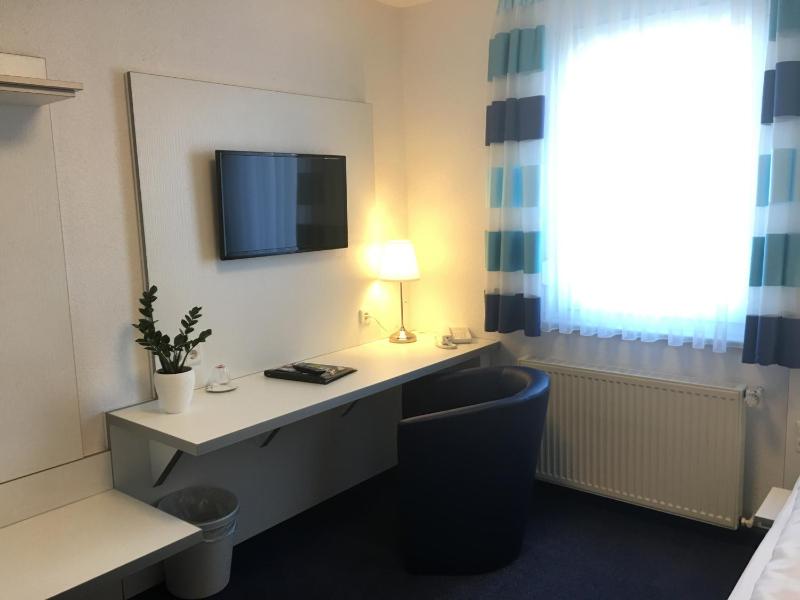 Single Room image 3