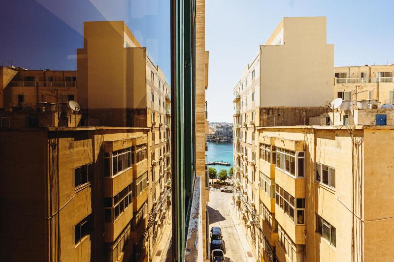 Cross Roads - Side Sea Views by Haven and Keys Malta - image 8