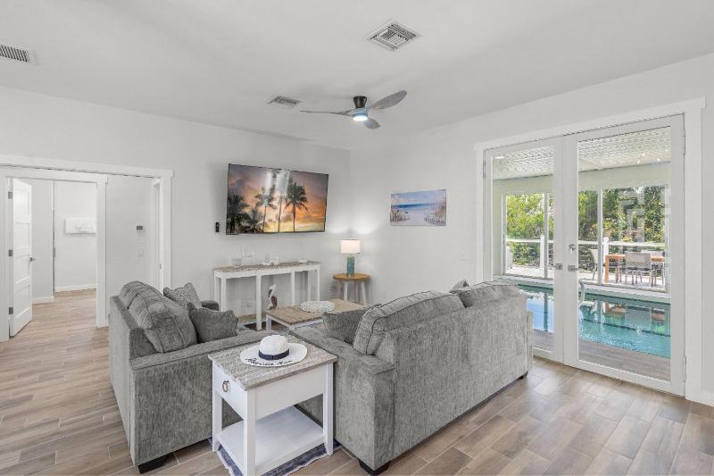 Siesta Swim House - image 6