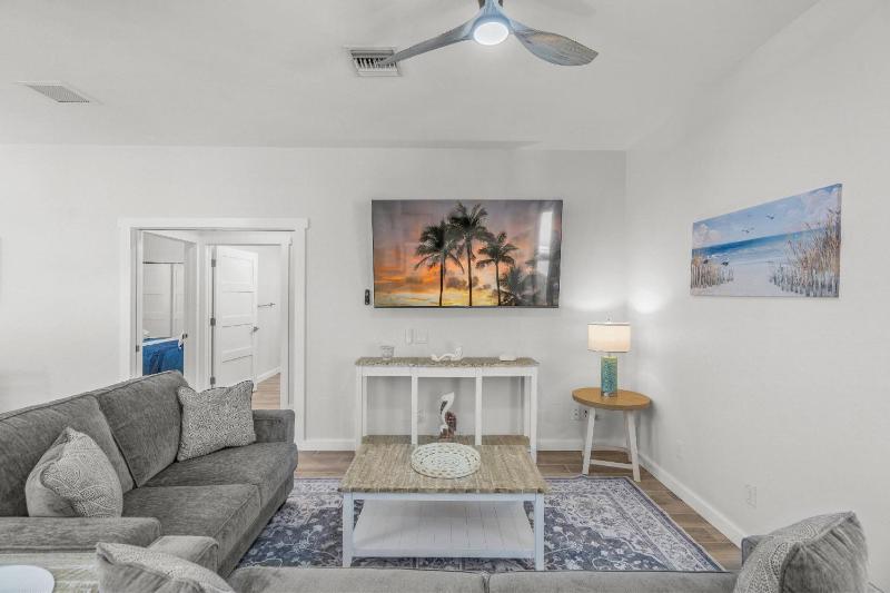 Siesta Swim House - image 10