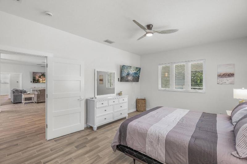 Siesta Swim House - image 50