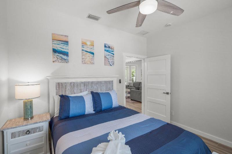 Siesta Swim House - image 33