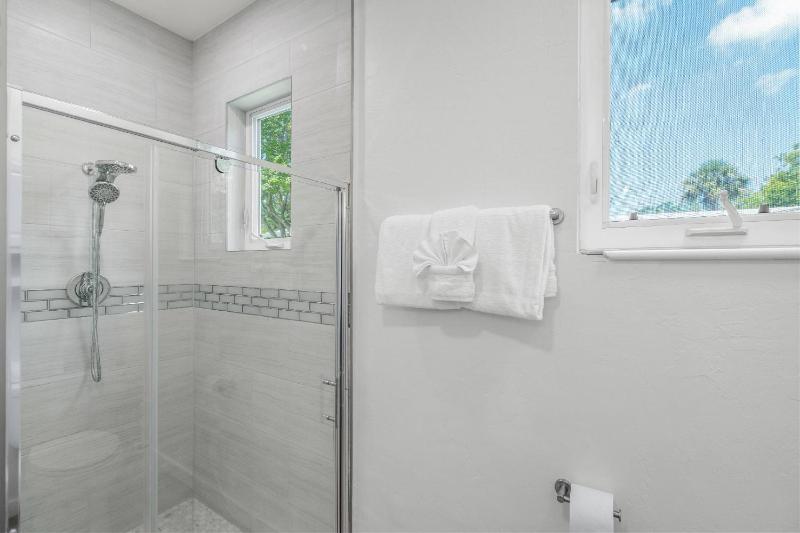 Siesta Swim House - image 17