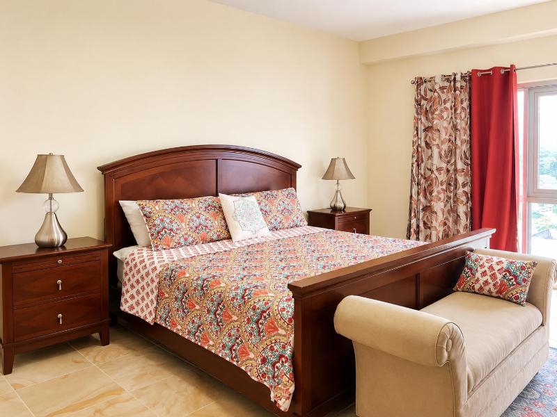 Scenic Three Bedroom Condo - image 3
