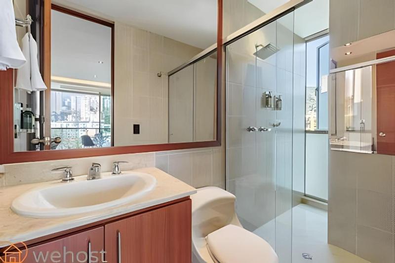 Elegant 1BR • Skyline View • Pool • Gym • Provenza - image 3