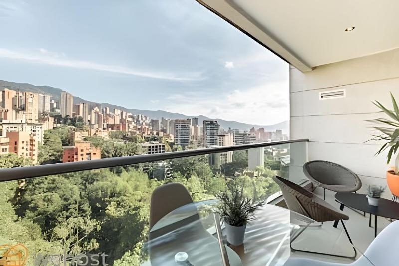 Elegant 1BR • Skyline View • Pool • Gym • Provenza - image 2