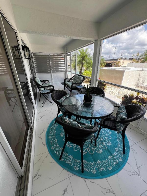 Cape Coral Waterfront Condo- A Boater's Dream - image 32