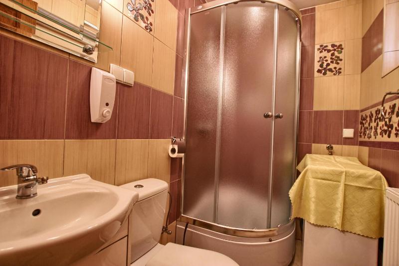 Standard Triple Room image 2