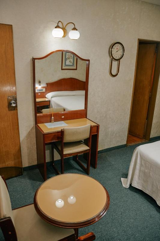 Eleven Palace Hotel - image 8