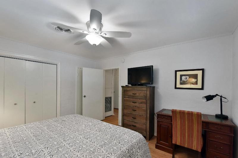 1058 Sherman Avenue - image 7