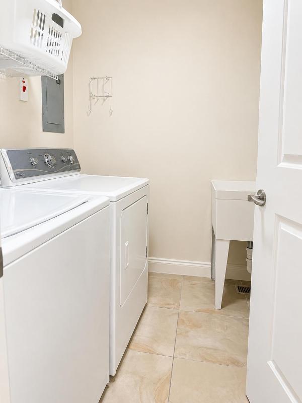 Stunning Three Bedroom Condo - image 16