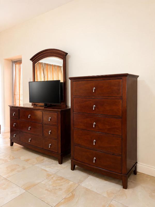 Stunning Three Bedroom Condo - image 12