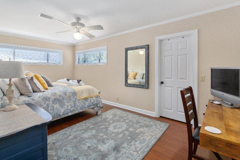 Slack Tide Cottage - image 5