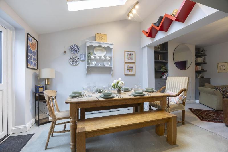 Charming 3-Bedroom Home with Cosy Log Burner - image 19