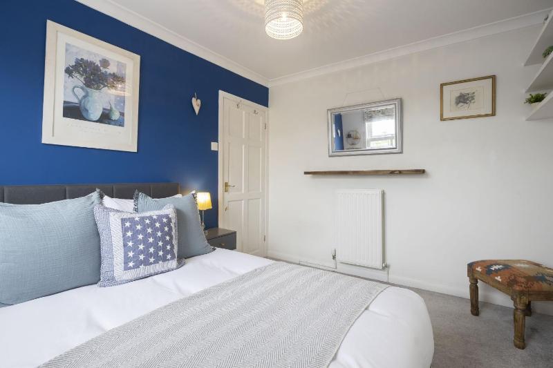 Charming 3-Bedroom Home with Cosy Log Burner - image 6