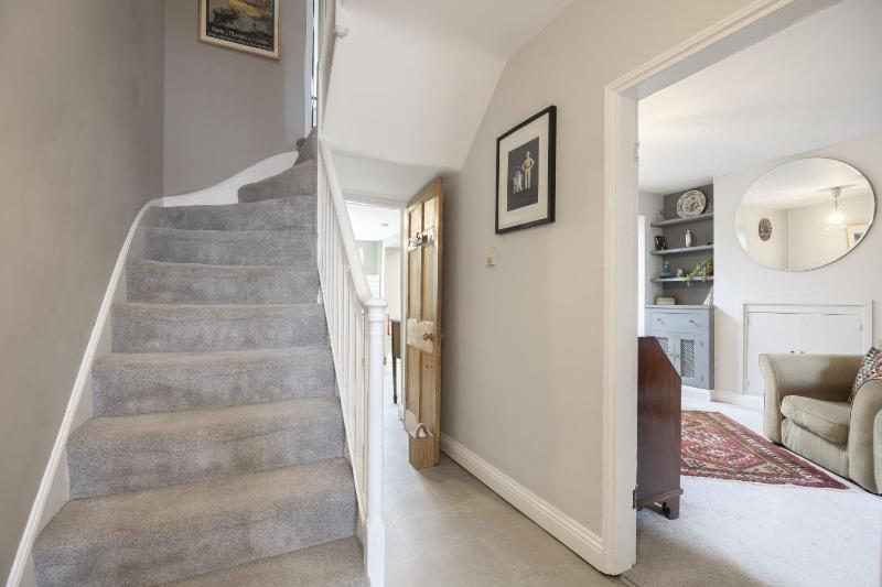 Charming 3-Bedroom Home with Cosy Log Burner - image 28
