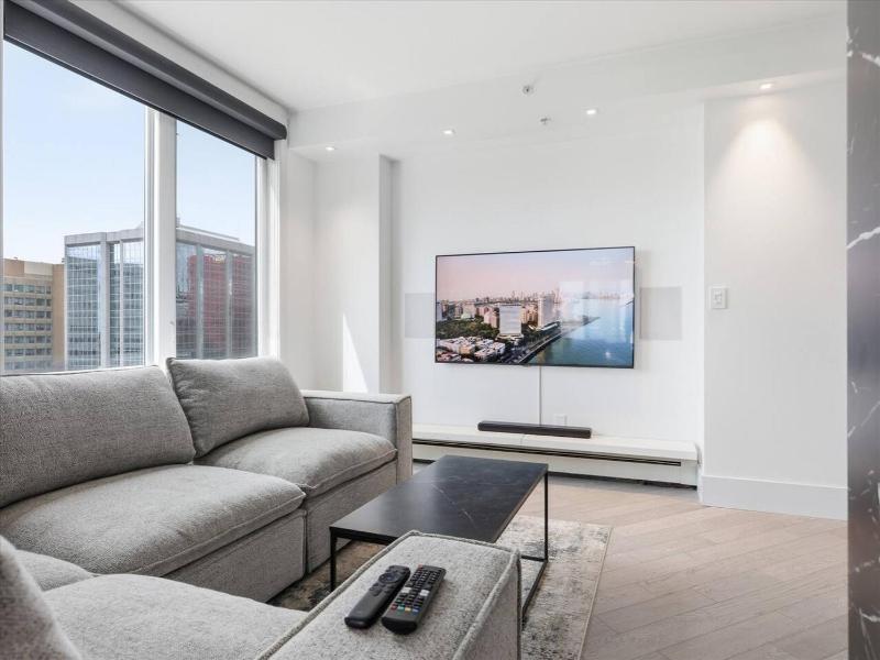 Central & Secure Downtown YEG Condo w UG Parking - image 25