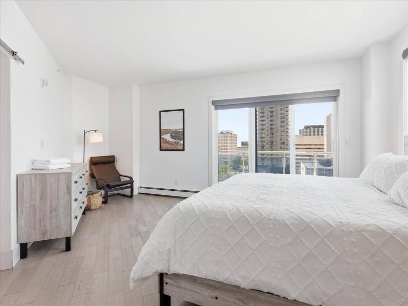 Central & Secure Downtown YEG Condo w UG Parking - image 26