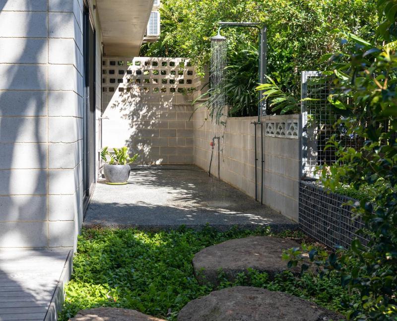 42 Byron - image 6