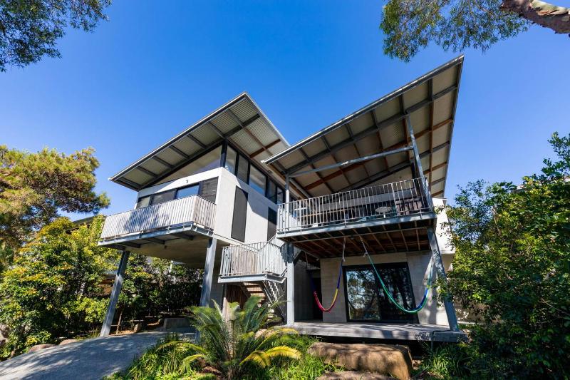 42 Byron - image 5