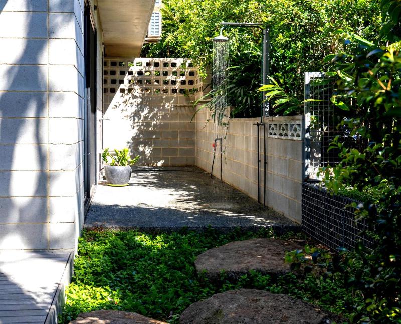 42 Byron - image 14