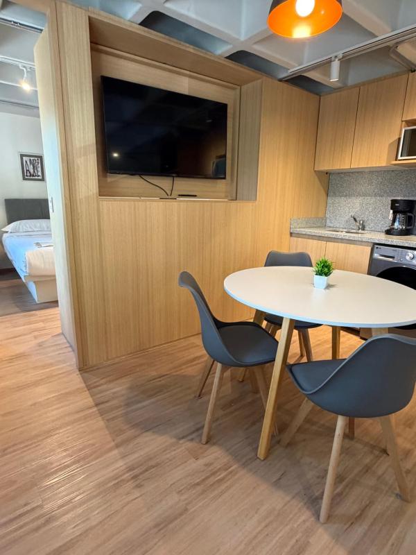 Praga Suites 1 New 1BR Fast WiFi Great Location - image 13