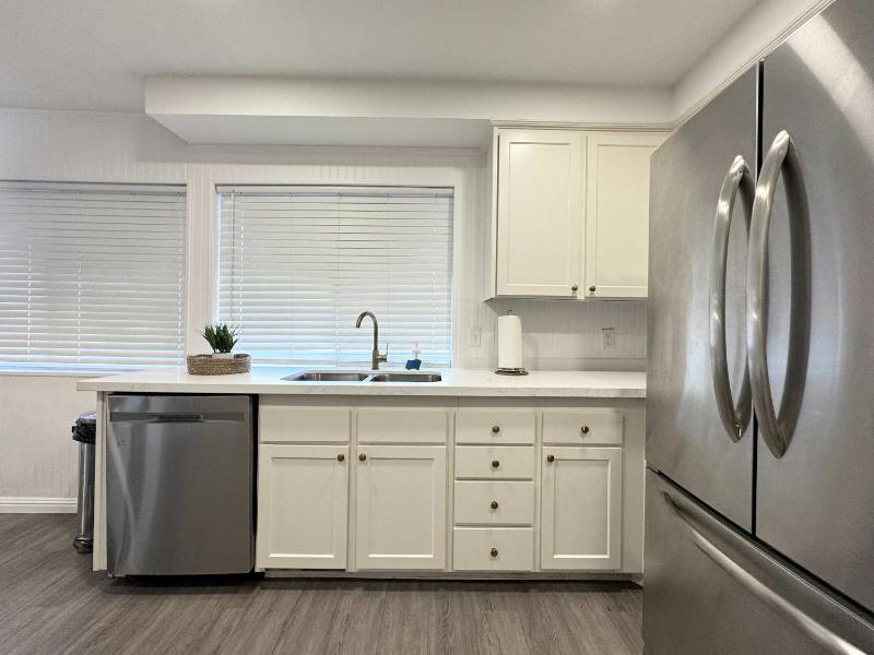 Las Vegas Oasis 4BR Home Pool BBQ & Entertainment - Family Fun - image 15