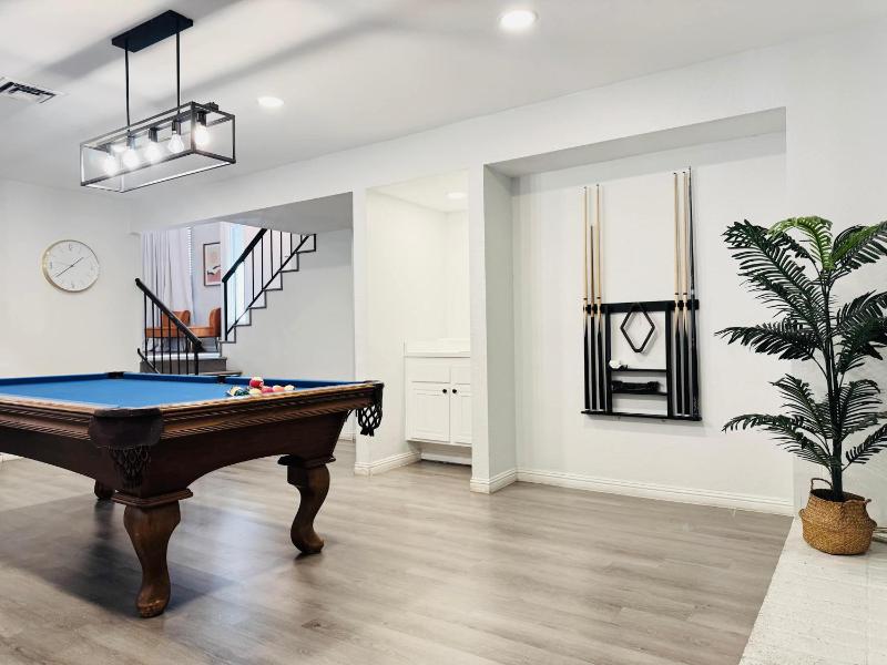 Las Vegas Oasis 4BR Home Pool BBQ & Entertainment - Family Fun - image 8