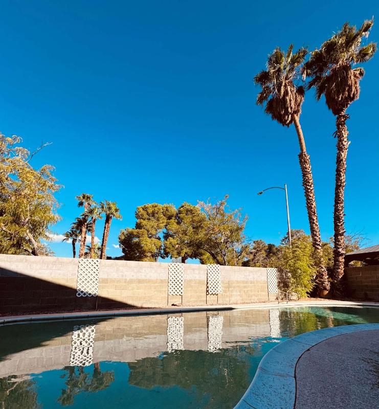 Las Vegas Oasis 4BR Home Pool BBQ & Entertainment - Family Fun - image 14