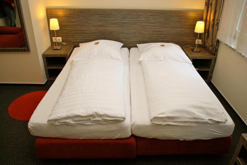Double Room image 3