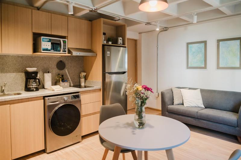 Praga Suites 7 Great 1BR Fast WiFi Beautiful View - image 1
