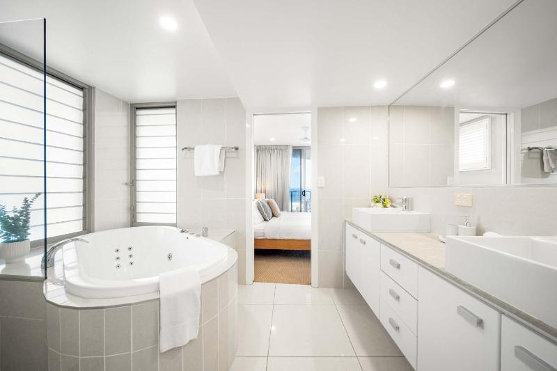 Providence Oceanview Escape with Shared Pool & Spa - image 13