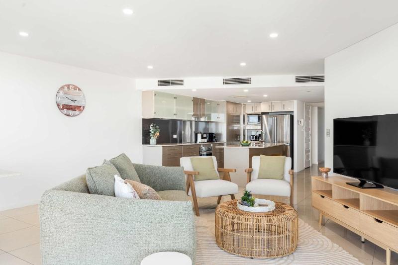 Providence Oceanview Escape with Shared Pool & Spa - image 28