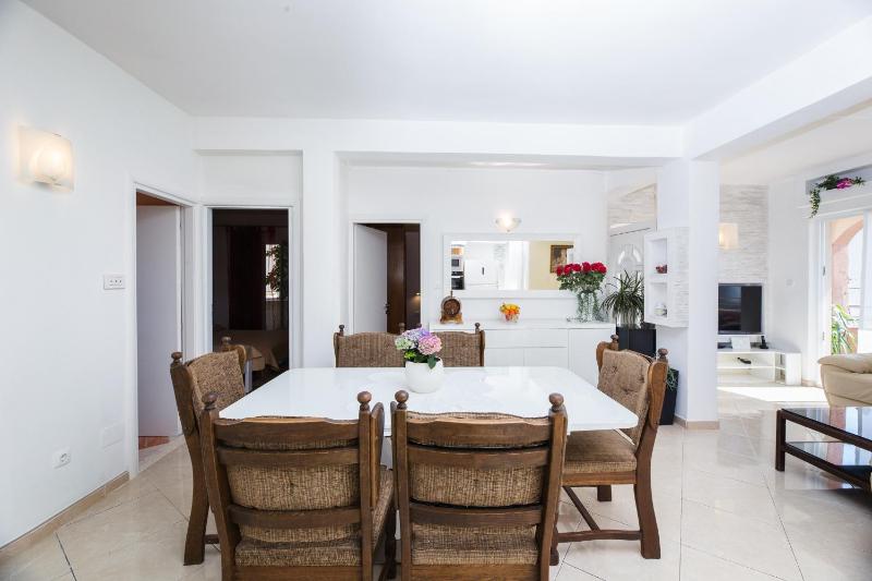 Apartments with parking space Kastel Stafilic Kastela - 27426 - image 4