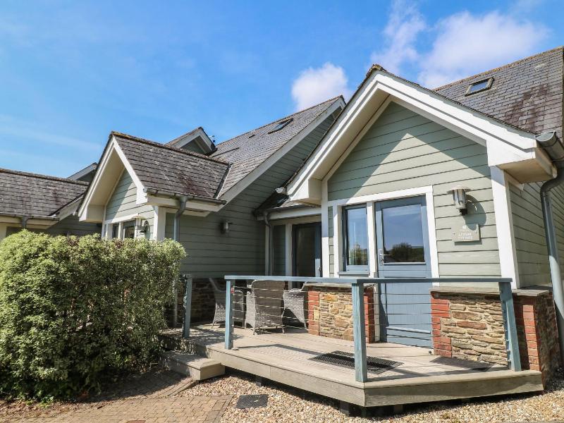 6 Court Cottage Hillfield Village - image 1