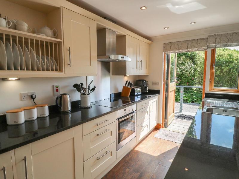 6 Court Cottage Hillfield Village - image 18