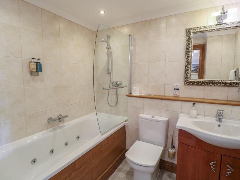 6 Court Cottage Hillfield Village - image 24