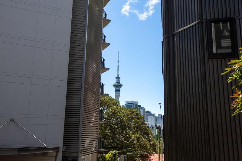 Beautiful 2BR Unit next to Myers Park Zodiak Stays - image 12