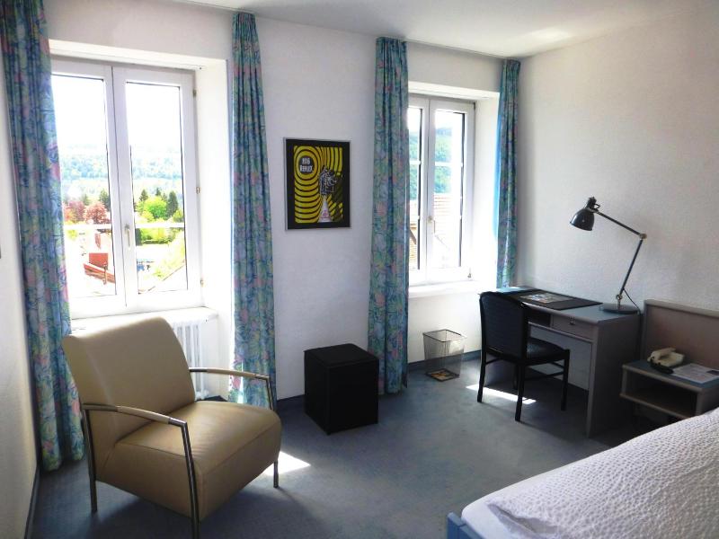 Twin Room image 2