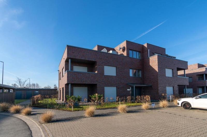 Penthouse-Deck-8 - image 20