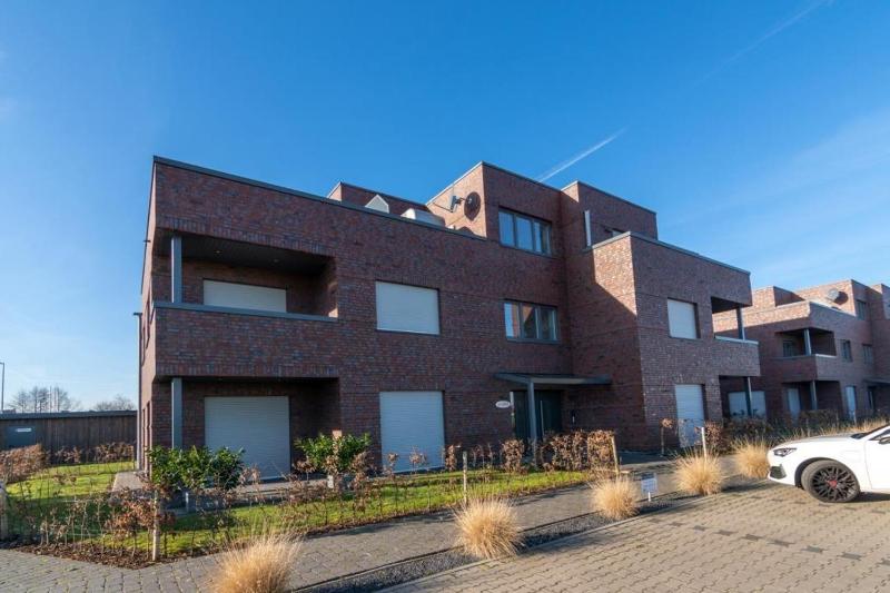 Penthouse-Deck-8 - image 12