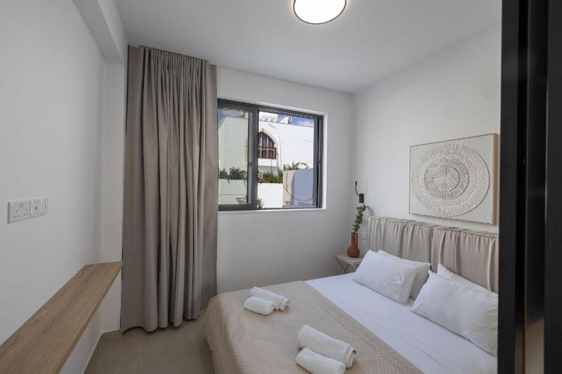 New 4 bedroom villa with pool 100 Meters from the beach - image 7
