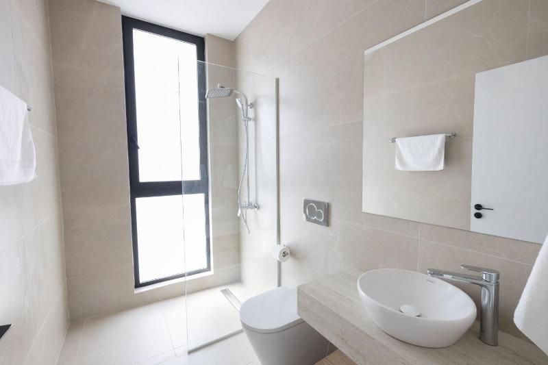 New 4 bedroom villa with pool 100 Meters from the beach - image 3