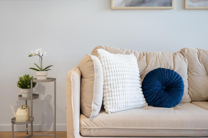 Woden Retreat near Hospital Pool Gym n Parking - image 14